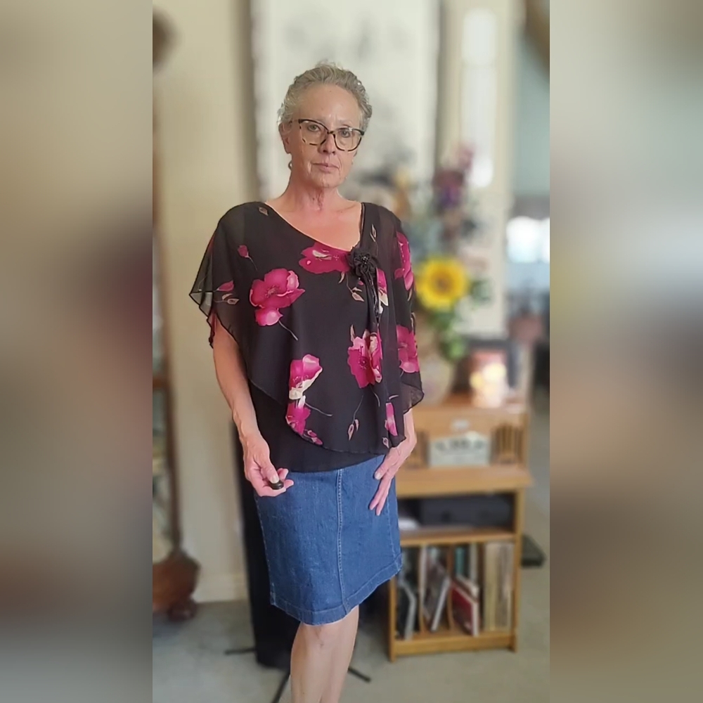 Evogues Shear blouse with attached black camisole size 15/16